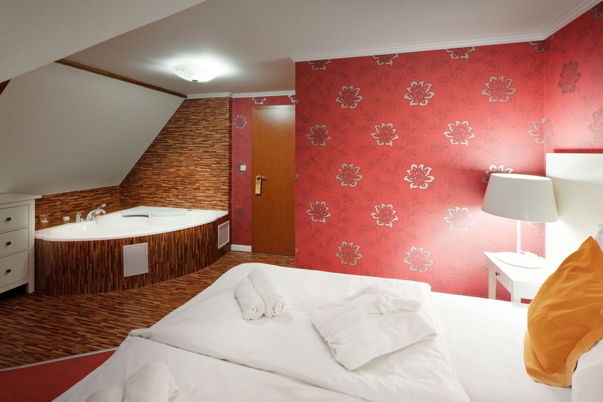 Pytloun Design Self Check-In Hotel Reichenberg Zimmer foto